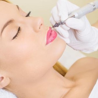 maquillage permanent lèvres dessinées